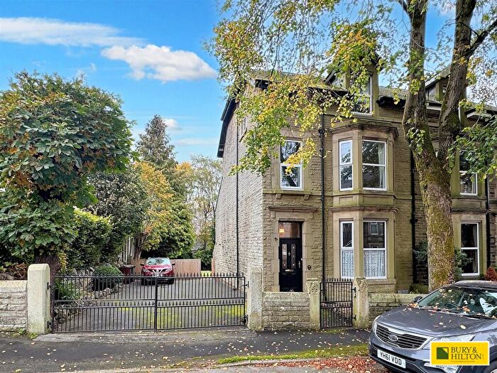 5 Bedroom Semi-Detached House For Sale In Grange Road, Buxton, SK17