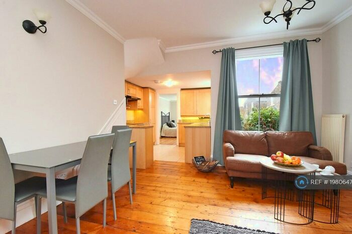 2 Bedroom Flat To Rent In Lyndhurst Grove, London, SE15