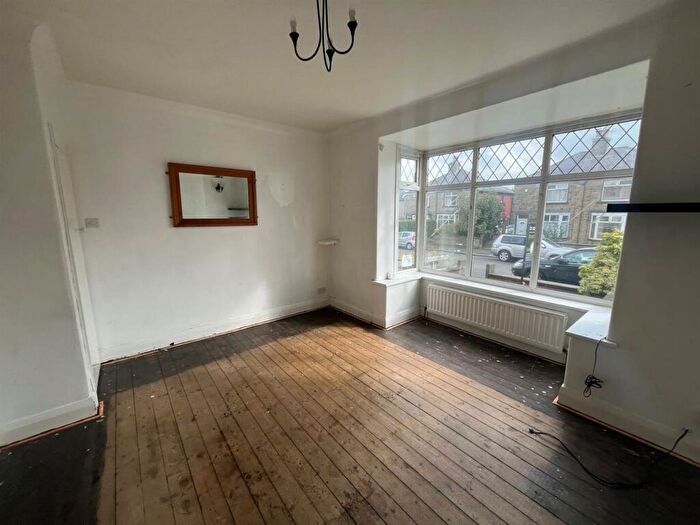 2 Bedroom Semi-Detached House For Sale In Heatherfield Road, Marsh, Huddersfield, HD1