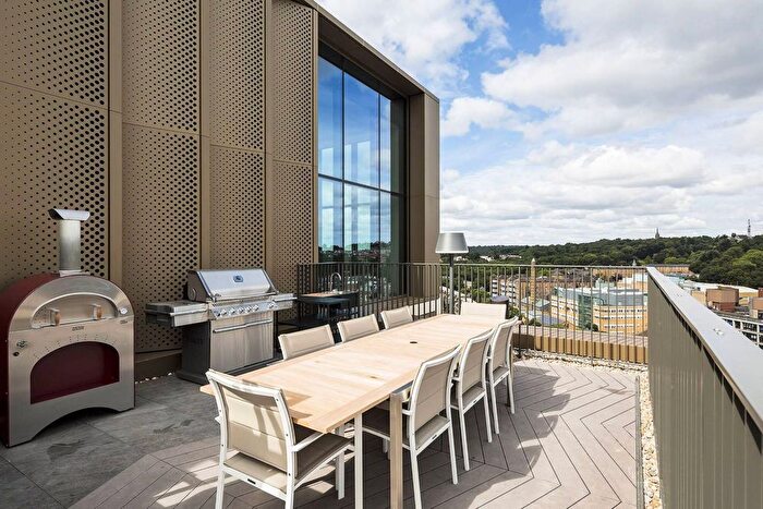 2 Bedroom Flat To Rent In Vantage Point, Junction Road, Archway, London, N19