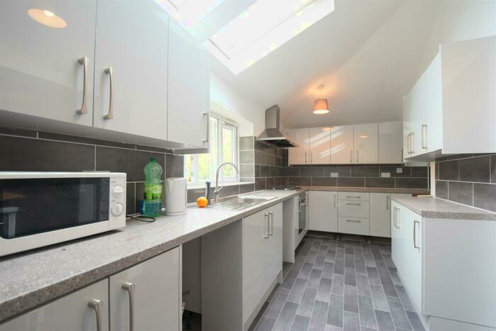 8 Bedroom Detached House To Rent In Elmdon Rd, Selly Oak. Mins Walkto University Of Birmingham, B29