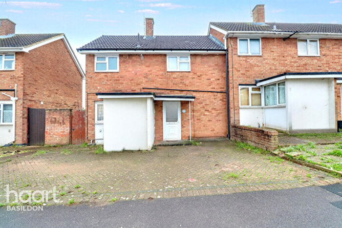 2 Bedroom End Of Terrace House For Sale In Theydon Crescent, Basildon **virtually Staged**, SS14