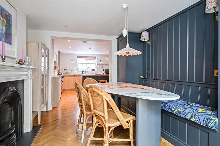 3 Bedroom Terraced House For Sale In Theberton Street, Barnsbury, London, N1 - Photo 11