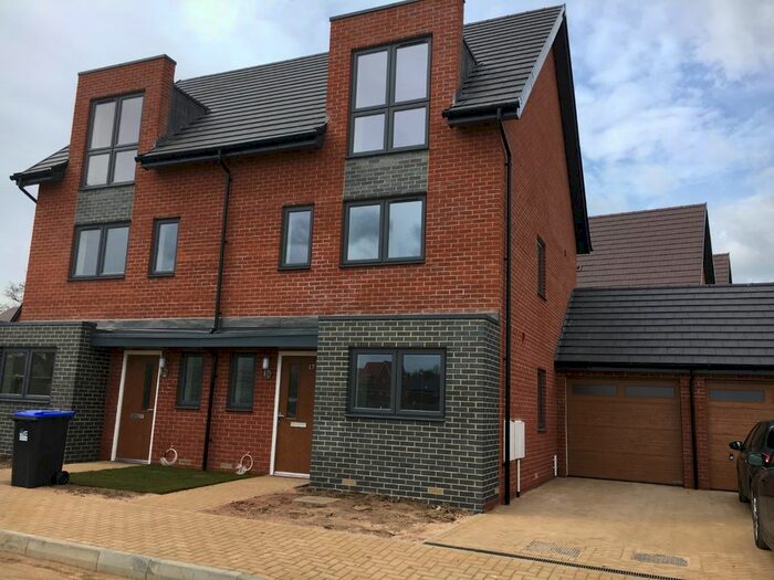 3 Bedroom Semi-Detached House To Rent In Newstead Way, Daventry, NN11