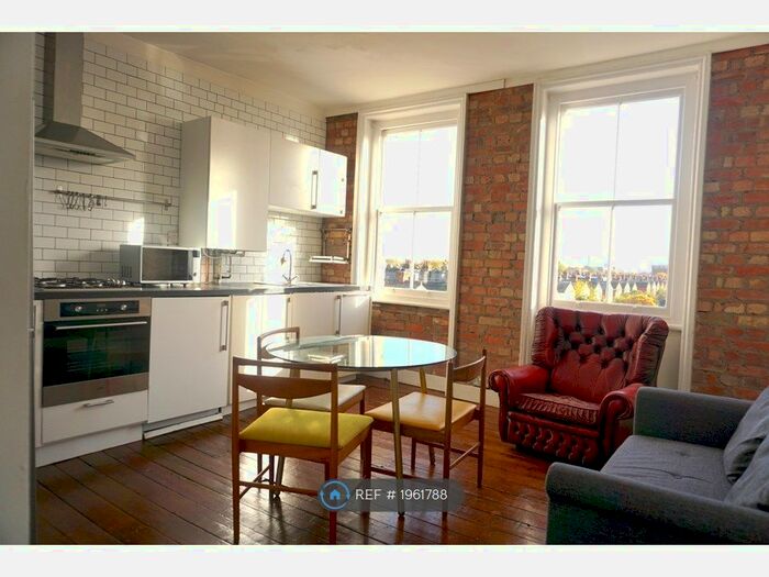 3 Bedroom Flat To Rent In Grand Parade, London, N4
