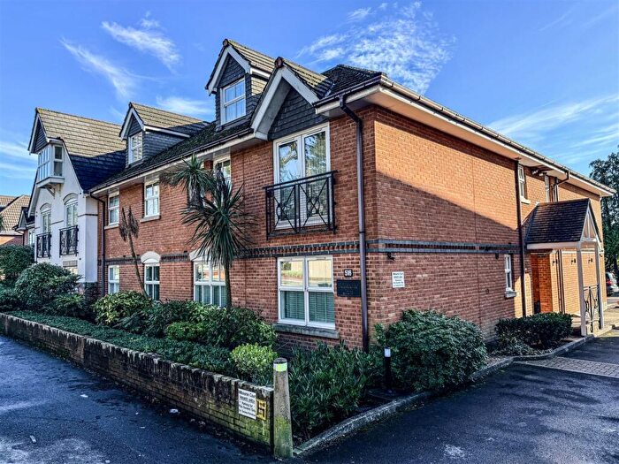 2 Bedroom Flat To Rent In Wimborne Road East, Ferndown, BH22