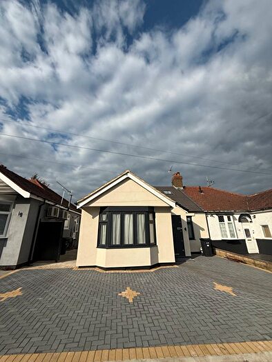 6 Bedroom Bungalow For Sale In Lamerton Road, Ilford, IG6