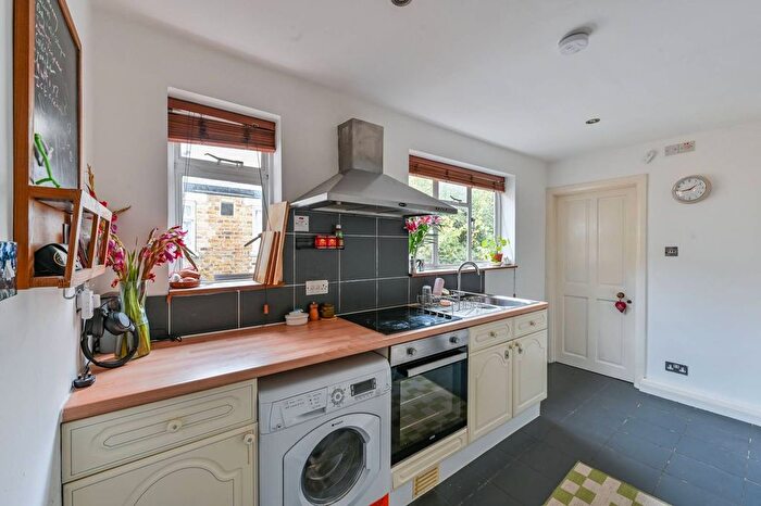 1 Bedroom Flat For Sale In Fourth Avenue, Queen's Park, London, W10