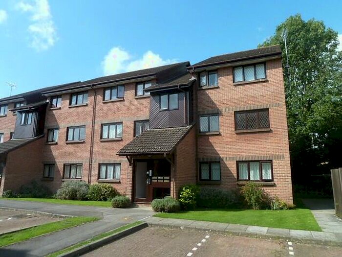 2 Bedroom Flat To Rent In Drum Mead, Petersfield, GU32