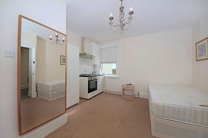 Studio To Rent In Uxbridge Road, London, W3