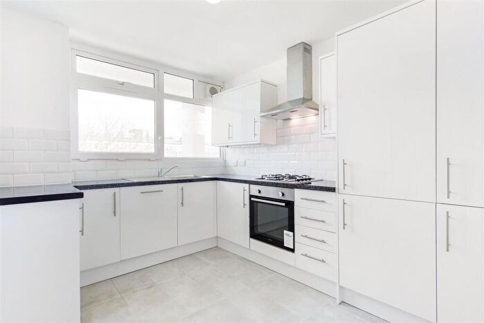 3 Bedroom Flat To Rent In Treby Street, Mile End, E3