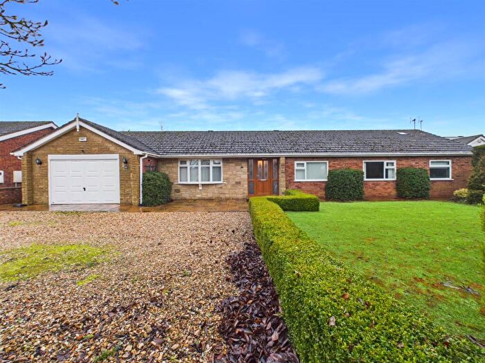 3 Bedroom Detached Bungalow For Sale In Louth Road, Horncastle, LN9