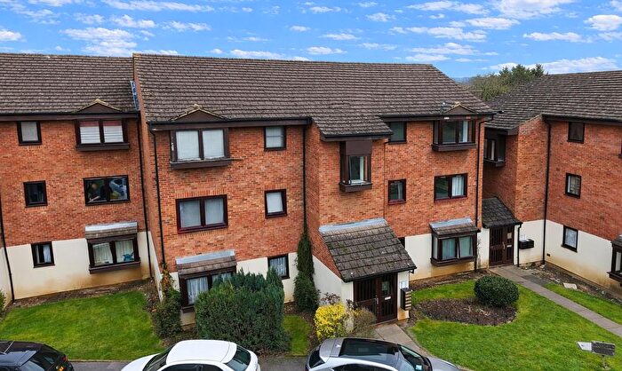 2 Bedroom Flat For Sale In Wheatley Close, NW4