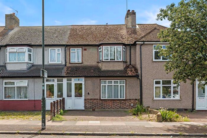 3 Bedroom Terraced House For Sale In Sherwood Park Road, Mitcham, CR4