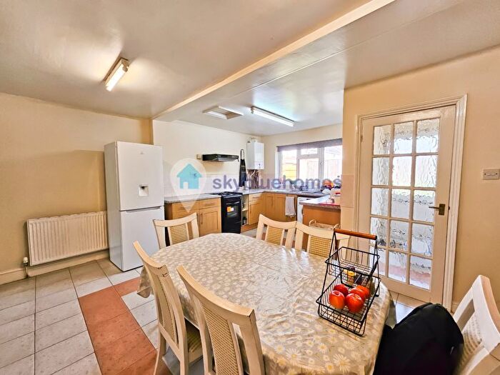 3 Bedroom Semi-Detached House To Rent In Brightside Road, Leicester, LE5