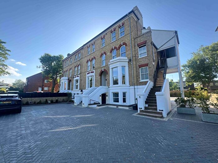 4 Bedroom Flat To Rent In Grosvenor Road, Wanstead, E11