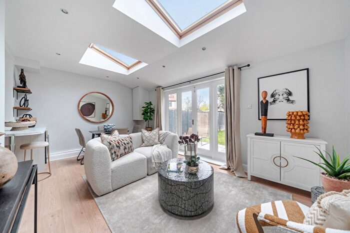 2 Bedroom Flat For Sale In Somerset Avenue, London, SW20