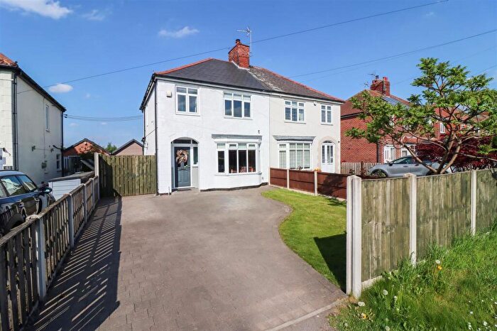 3 Bedroom House For Sale In Clowne Road, Barlborough, S43
