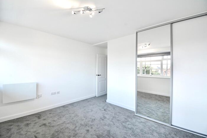 1 Bedroom Flat To Rent In High Street, Rayleigh, Essex, SS6