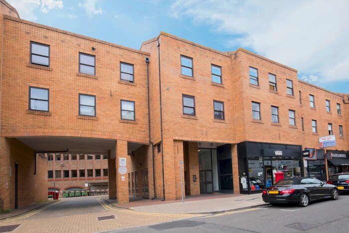 1 Bedroom Flat To Rent In Fife Road, Kingston Upon Thames, KT1