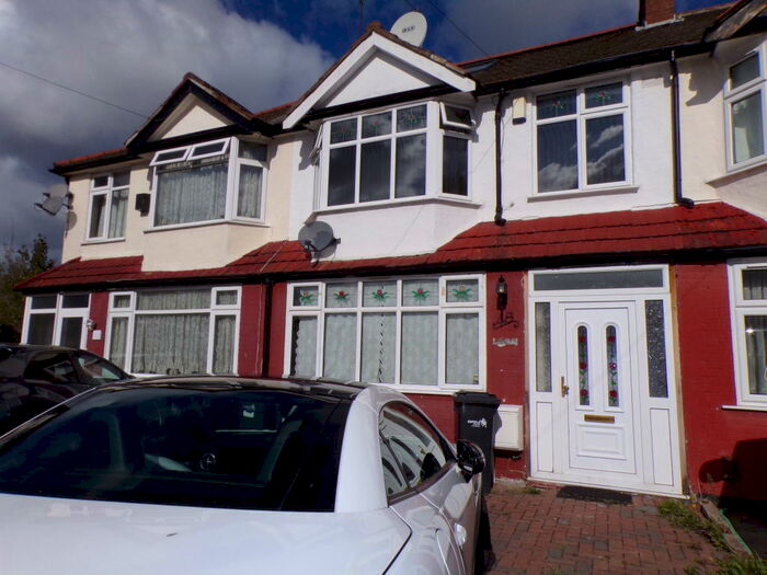 3 Bedroom Apartment To Rent In Orchardleigh Avenue, Enfield, EN3