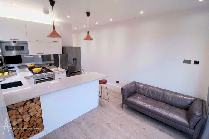 3 Bedroom Flat To Rent In Pemberton Road, London, N4