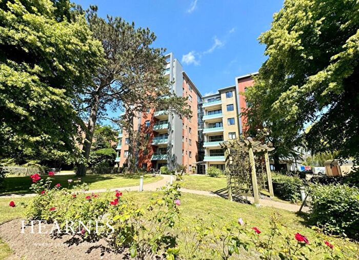 2 Bedroom Apartment For Sale In Parkstone Road, Poole, BH15