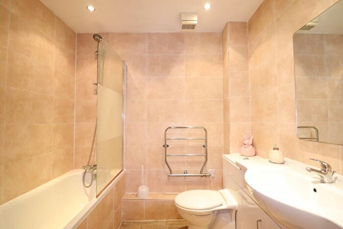 2 Bedroom Apartment To Rent In St James Mansions, Mount Stuart Square, Cardiff Bay, CF10