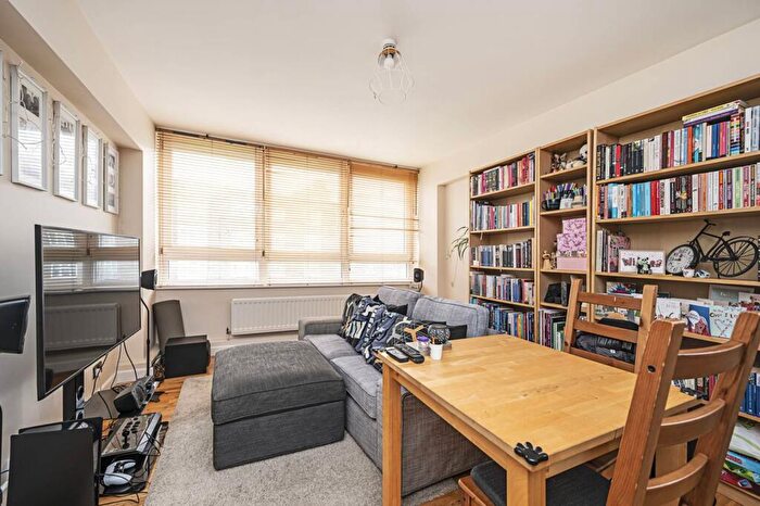 2 Bedroom Flat To Rent In Bryant Court, Whiston Road, Haggerston, London, E2