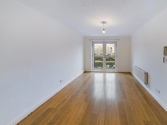 2 Bedroom Flat To Rent In South Ferry Quay, L3