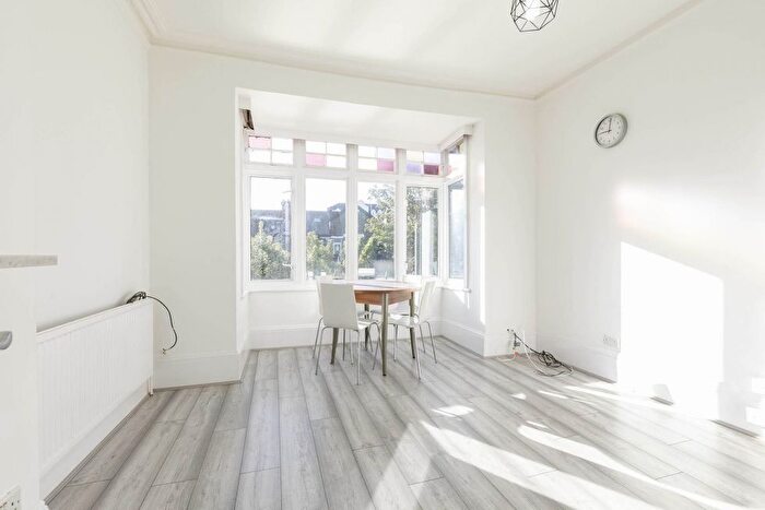 1 Bedroom Flat To Rent In Dean Road, Willesden Green ( Gas, Water +Electricity Included), NW2