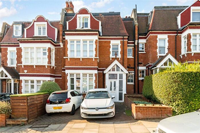 3 Bedroom Apartment To Rent In Onslow Gardens, London, N10
