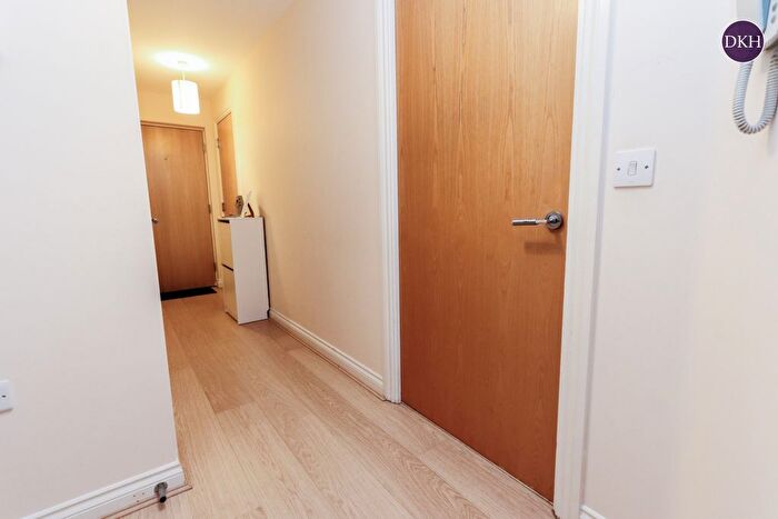 1 Bedroom Flat For Sale In Loates Lane, Watford, WD17