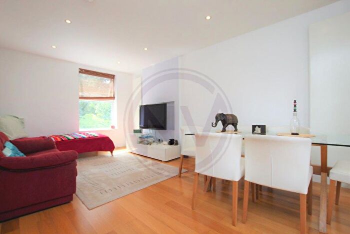 2 Bedroom Flat To Rent In Lancaster Road, London, N4