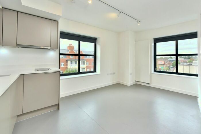 2 Bedroom Flat To Rent In High Road, North Finchley, London, N12