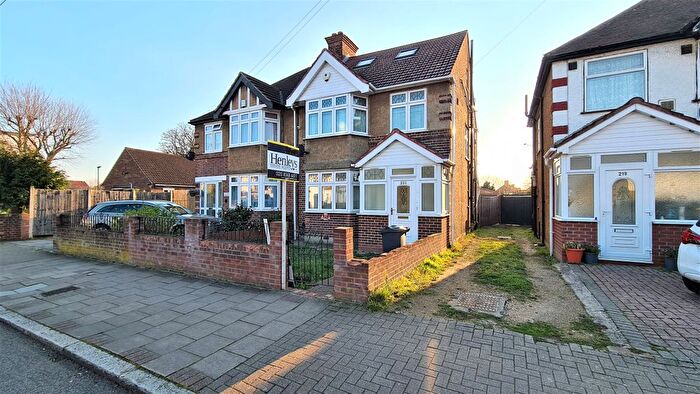 4 Bedroom Semi Detached House For Sale In Wellington Road South, Hounslow, TW4