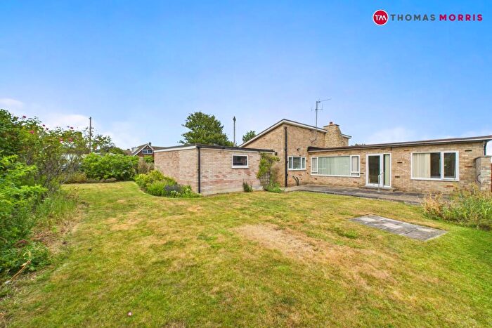 4 Bedroom Bungalow For Sale In Chestnut Close, St. Ives, Cambridgeshire, PE27
