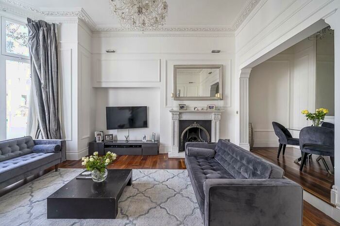 3 Bedroom Maisonette To Rent In Belsize Park Gardens, Belsize Park, NW3