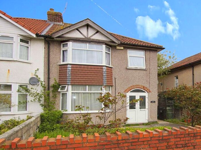 4 Bedroom House To Rent In Mackie Grove, Filton, Bristol, BS34