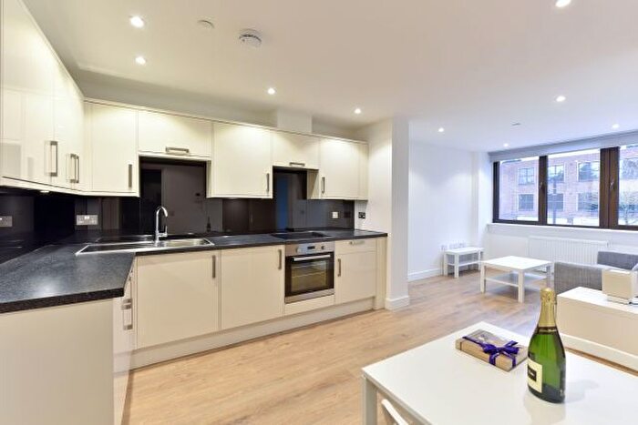 1 Bedroom Flat To Rent In Streatham High Road, London, SW16