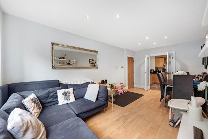 2 Bedroom Flat To Rent In Warren House, Beckford Close, London, W14