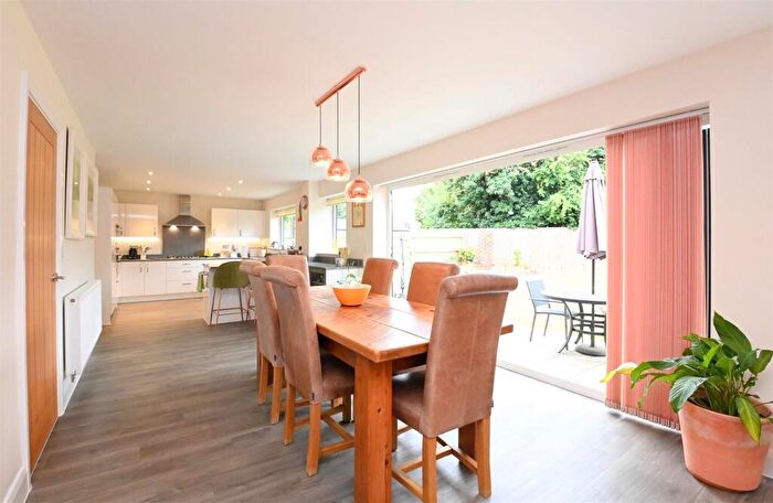 5 Bedroom Detached House For Sale In Kingfisher Gardens, Branston, DE14