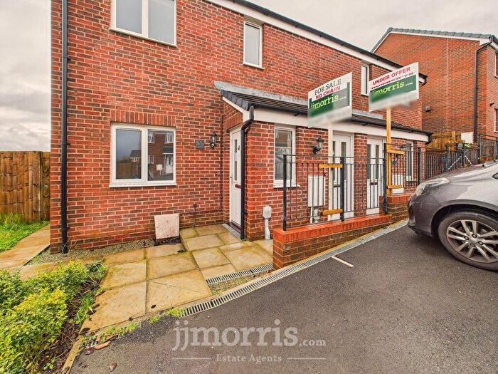 1 Bedroom Flat For Sale In Tasker Way, Haverfordwest, SA61