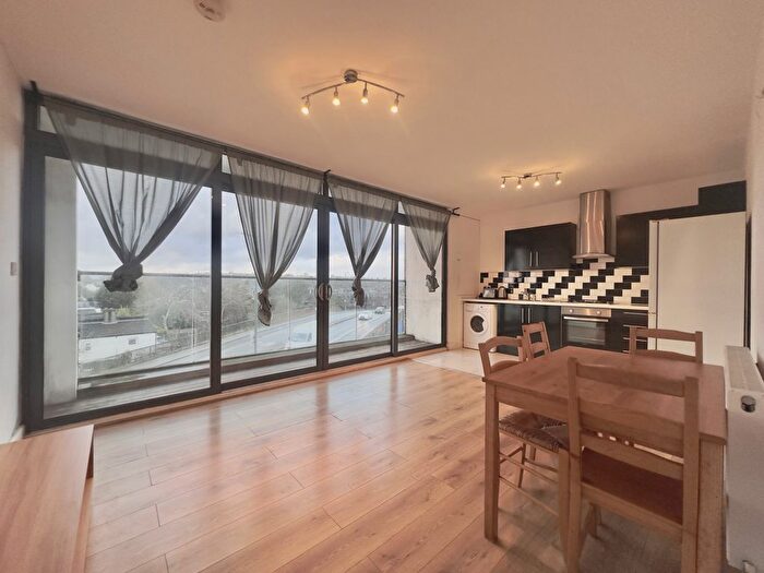 2 Bedroom Flat To Rent In Caxton Road, London, SW19