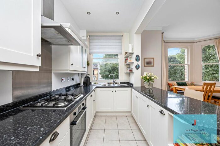 2 Bedroom Apartment For Sale In Wilbury Road, Hove, BN3