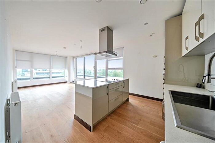 2 Bedroom Flat To Rent In Bedroom Property In Darlington House, Peterborough, PE2