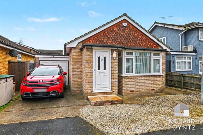 2 Bedroom Detached Bungalow For Sale In Central Avenue, Canvey Island, SS8