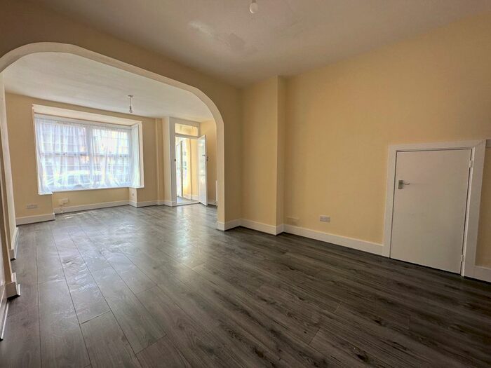 4 Bedroom Terraced House To Rent In Hendon Road, London, N9