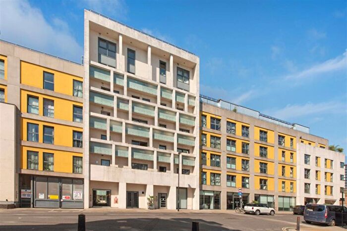 3 Bedroom Flat To Rent In Oval Road, Camden, NW1