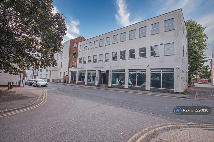 6 Bedroom Flat To Rent In Russell Street, Leamington Spa, CV32